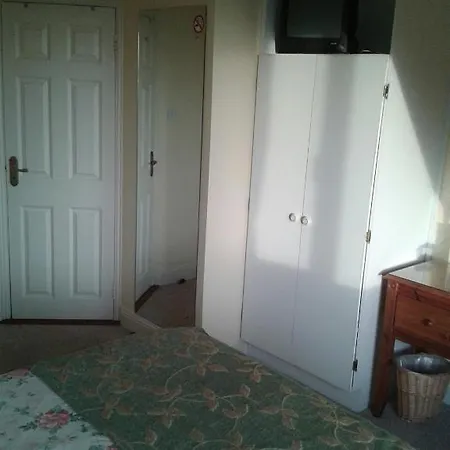 Four Winds 3* Salthill
